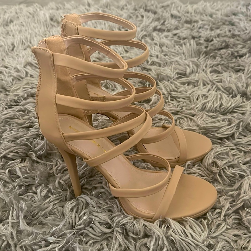 Tan heel